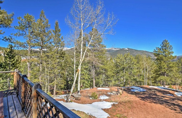 Cabin with Mtn Views - 5 Mi to Mueller State Park!