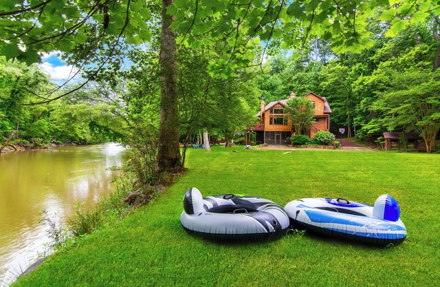 Cabin Zen. Riverfront. Hot Tub. Fire-Pit. Arcades. Pet-Friendly. Sleeps 8+