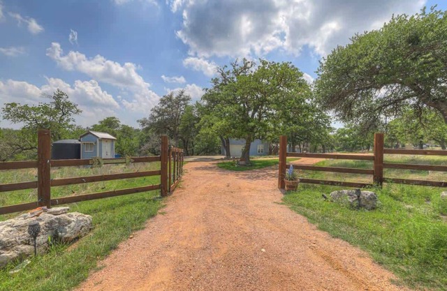 Cactus Flower Peaceful Hill Country Escape!