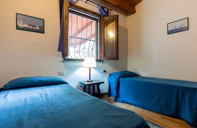 Cala Sapone, splendid apartment with sea view and large private garden