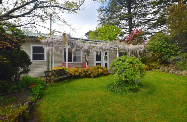 Calamandah House - Beautiful chic 3 bedroom home, walking distance to Blackheath village
