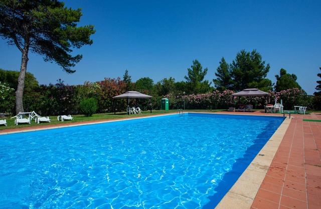 Caletta 10 - seafront flat with pool and tennis