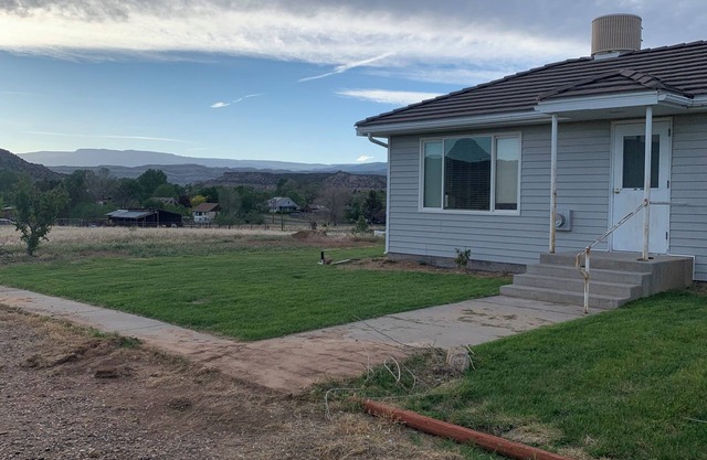 Calf Creek Cottage-Cozy home with amazing views!