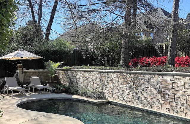 California-like backyard with Private Pool and Palm Trees for the 2020 Masters!