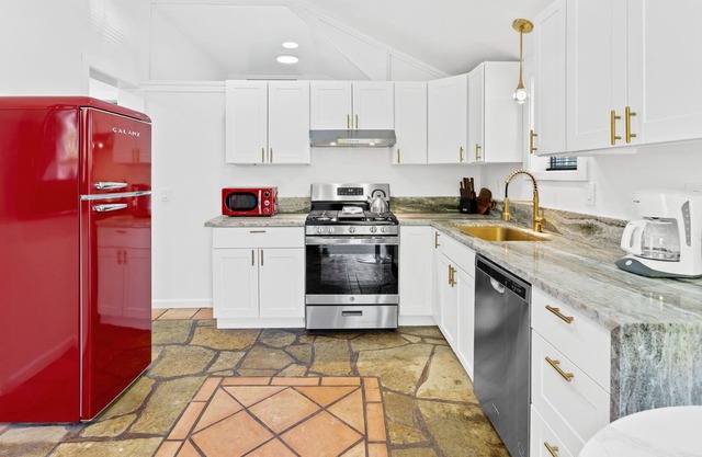 Calistoga Living + Pets Welcome!
