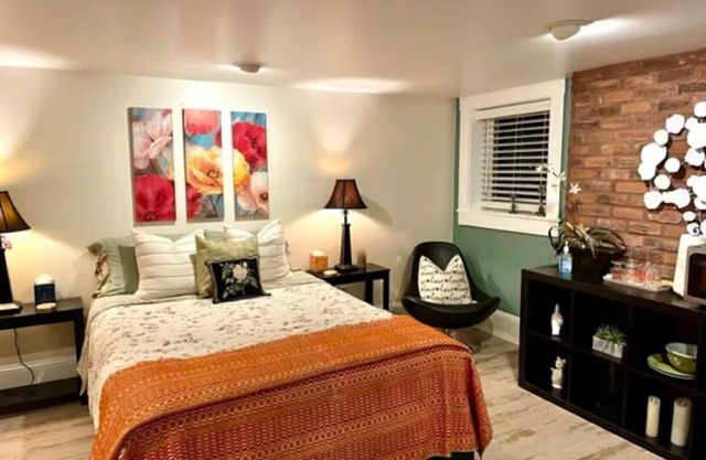 Calm and Private Room in NE Portland