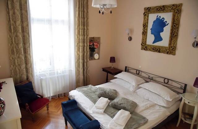Calm escape in historical athmosphere - Villa Giulietta Budapest, free parking