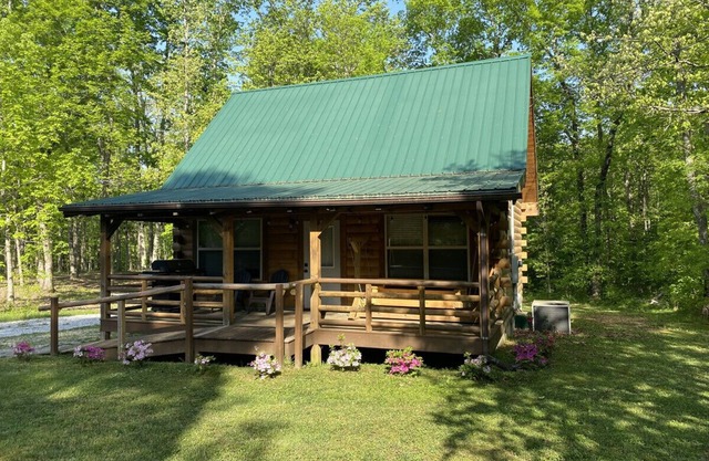 Calming Cabin: Relaxing | Park-Like | Close to Hikes, Waterfalls, The Caverns