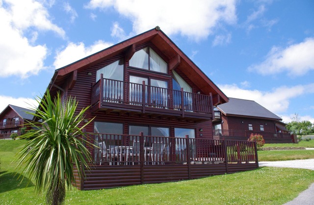 Calypso - Four Bedroom House, Sleeps 8