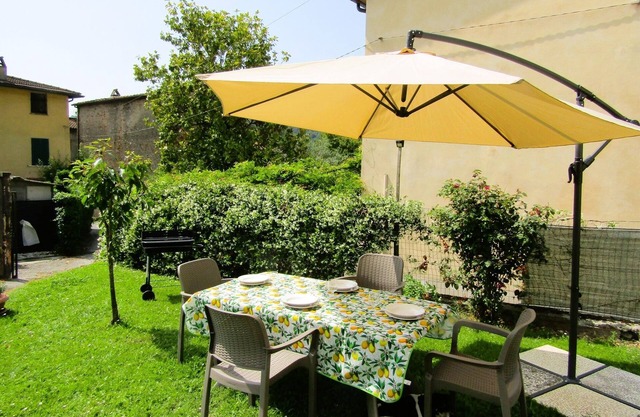 Camaiore - Apartment with private garden near the center.
