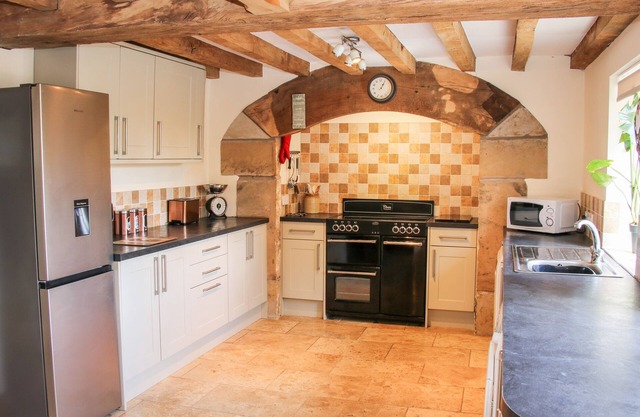 CAMDEN COTTAGE, family friendly, with open fire in Cleobury Mortimer