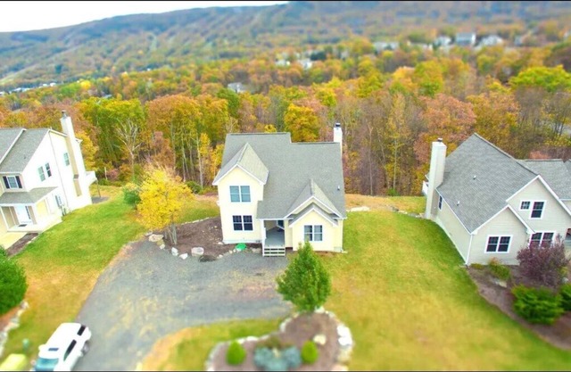 ★Camelback Ridge Retreat★ Pool Access, HotTub, BBQ