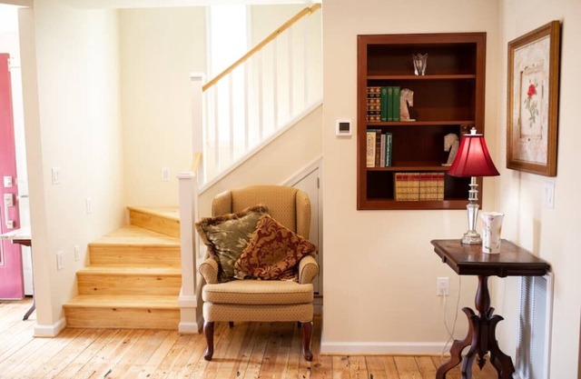 Cameron Charmer pristine downtown apt with double master suites