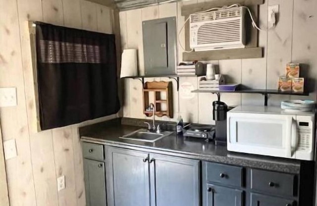 Camp house /cabin Near Lake O' Pines/Avinger