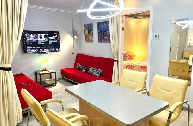 Camp Nou, Europa Fira - modern two-bedroom apartment with heating