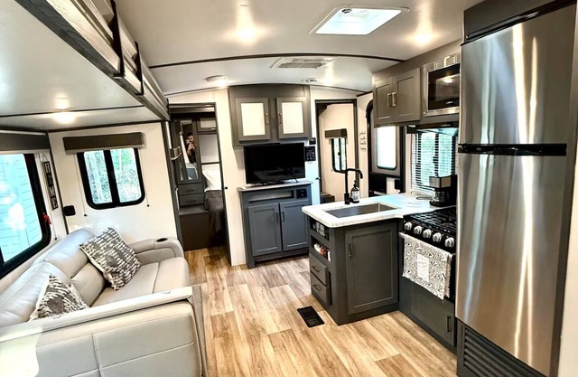 Camper in Zephyrhills with Wi-Fi