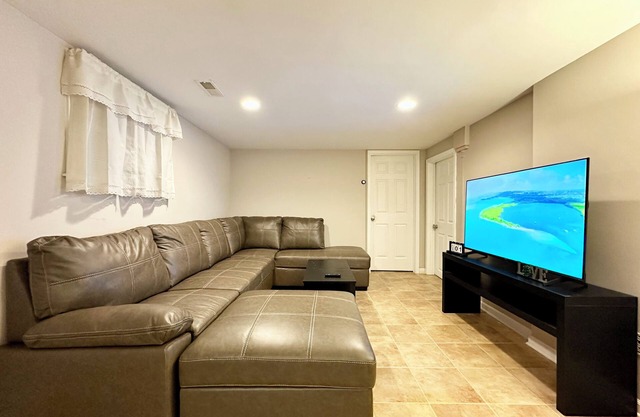 Campi's Private Basement Apartment