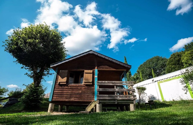 Camping Beau Rivage * - Chalet Malin 13m2 - 1 bedroom with toilet- shower to the sanitary of the campsite - 4 people