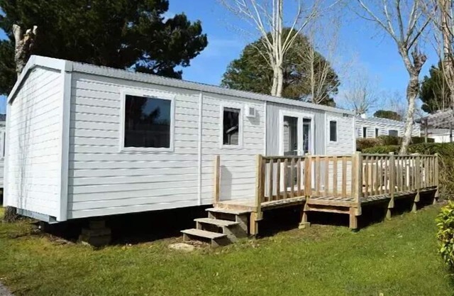 Camping Domaine de la Paille Basse* - 4-room mobile home for 6 people