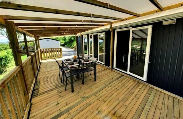 Camping les Princes d'Orange* - Loggia Prestige Confort 3 Rooms 4 People Air Conditioned and Jacuzzi