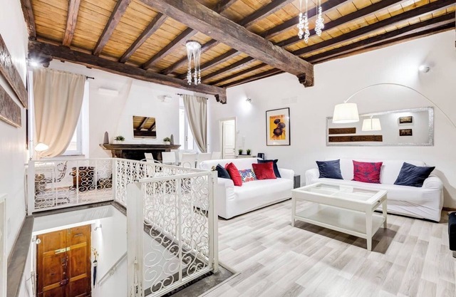 Campo de Fiori - Elegant 2-bedroom with private entrance