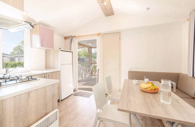 Campsite Les Rives du Luberon * - Mobile Home Comfort 4 Rooms 6 People Air Conditioned