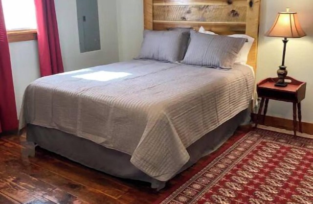 Campstay in a country cabin nestled by hills of TN !