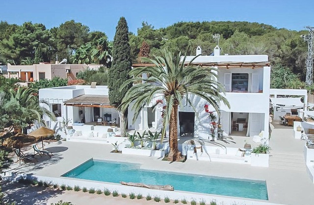 Can Brooke - Five Bedroom Villa, Sleeps 10