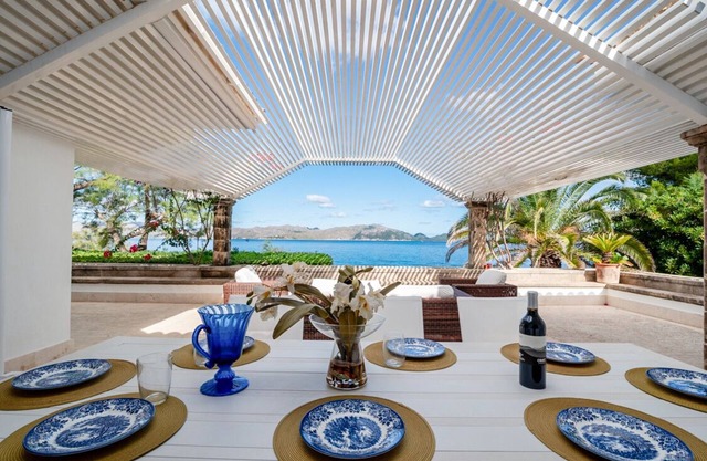 CAN RAMIS - Seafront house with panoramic views.