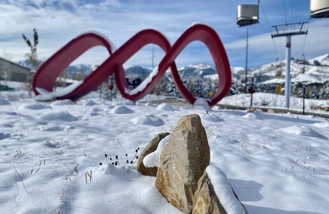 Can't get any closer to lifts than Sundial Lodge! Winter 25/26 open for booking!