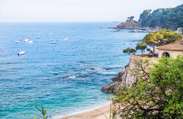CAN TARONGETA 2-3 Modern and charming apartment close to the beach