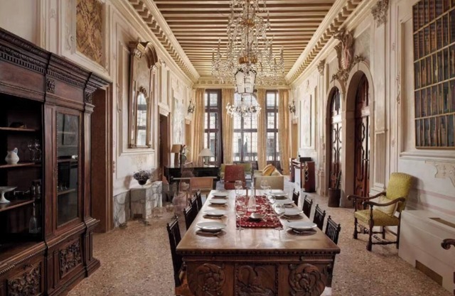 Canal and Lagoon Views from Restored Piano Nobile Apartment in Cannaregio