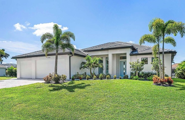 Canal Breeze - Luxury and Spacious 5 Bedroom Villa with Gulf Access