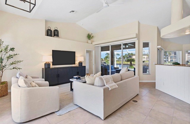 Canal Retreat at Punta Gorda Isles – Private Pool & Hot Tub