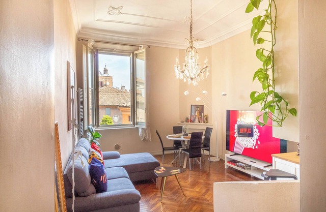Canalchiaro Suite, Modena Center, 6 guests, Cathedral view