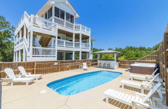 Canalfront 6BR home w/pool & hot tub on the beautiful 4x4 beaches of Carova!