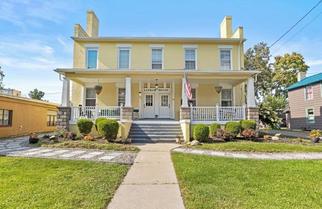 Canandaigua Luxury | Walk to Wedding Venues | FLX