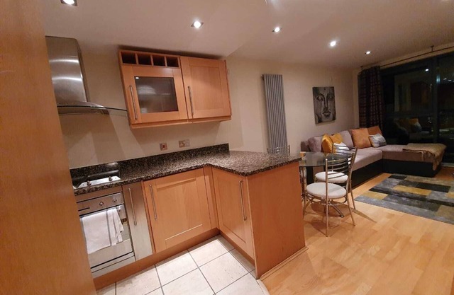 Canary Wharf waterside 1 bed apartment