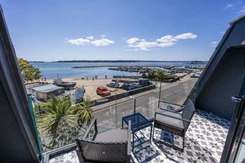 Candle Island View - Superb Harbour Views from Three Floors