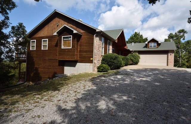 Canucanoe Riverview Hillcrest Lodge Vacation Home - 5 Bedrooms