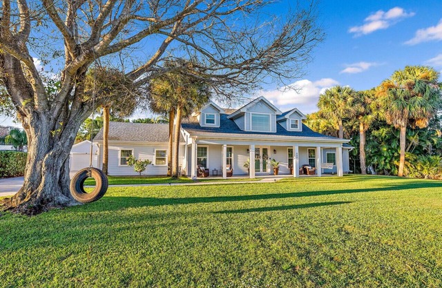 Cape Calypso! Heated Pool, Coastal Luxury, Bike to Beach
