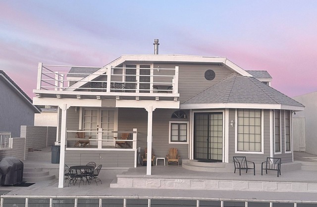 Cape Cod on the Colorado River- Waterfront House in Moovalya Keys