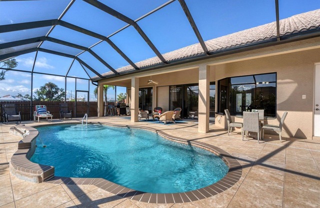Cape Coral 4 Bedroom Private Pool Home