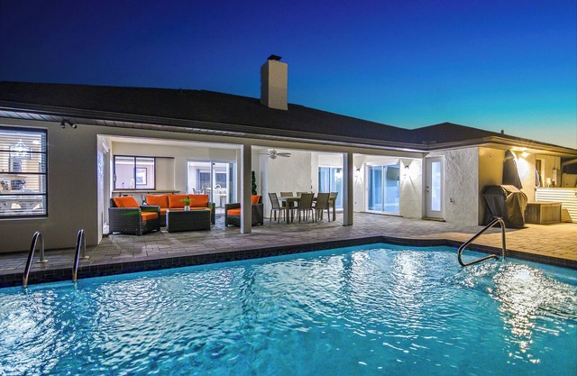 Cape Coral Dream Home – Pool, Games & Mini Golf