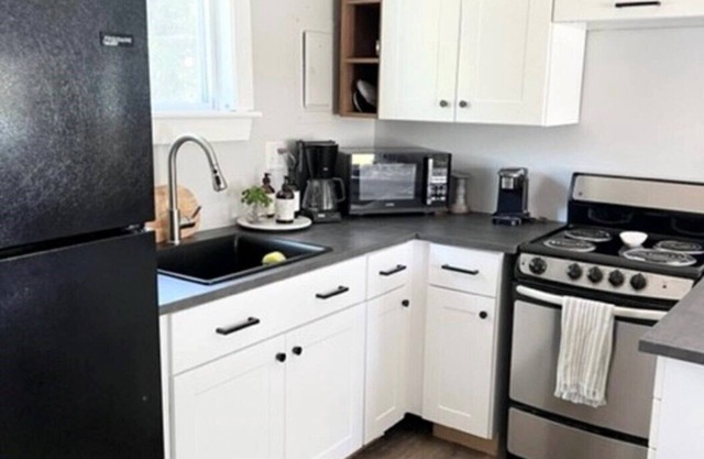 Cape Cottage Getaway. Minutes to Mayflower Beach
