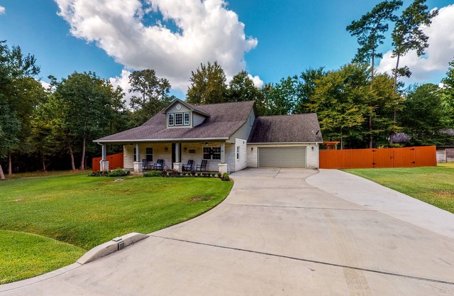 Cape Royale estate by Lake Livingston with pool, marina, & private hot tub