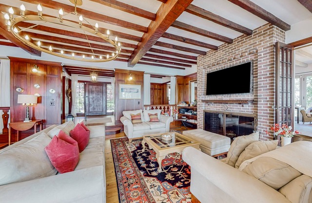Capeview Estate | House in Bourne with Water Views & Deck
