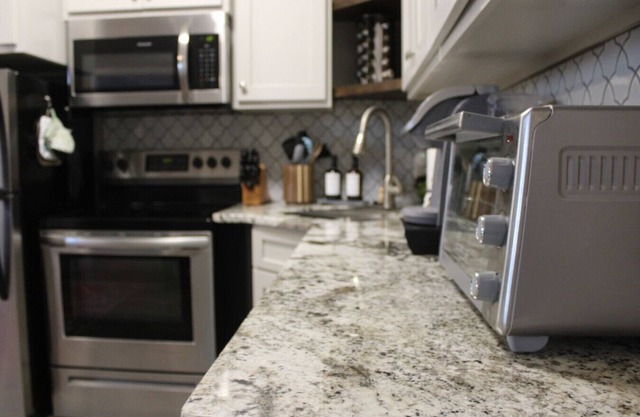 Capital Manor Adventure: Cozy Condo Near City Hotspots