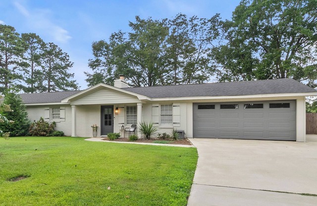 Capstone Manor Luxe Design 3bd2ba No Fees Central yet Tranquil