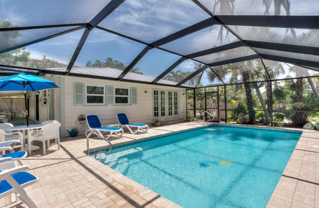Captiva Mermaid Pool House - Beachside of Village Center